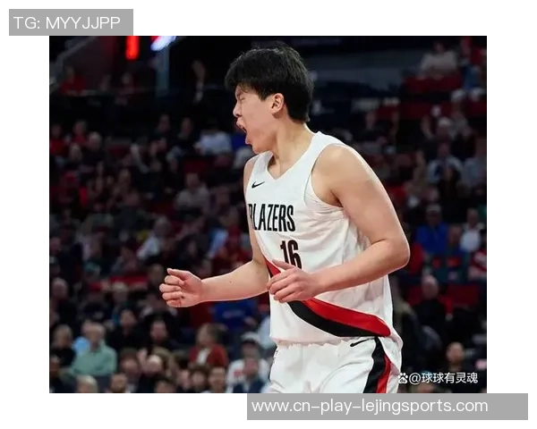 杨瀚森两场竞赛打回口碑，国外球迷声讨开拓者主帅，追梦格林盛赞